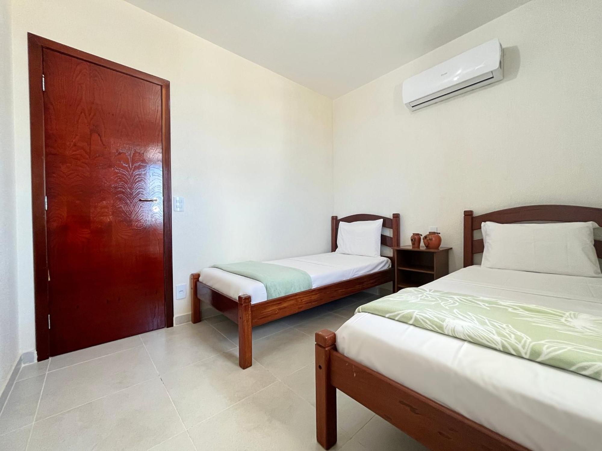 San Giacomo I: Beachfront Apartments for Porto das Dunas Getaways Aquiraz Room photo